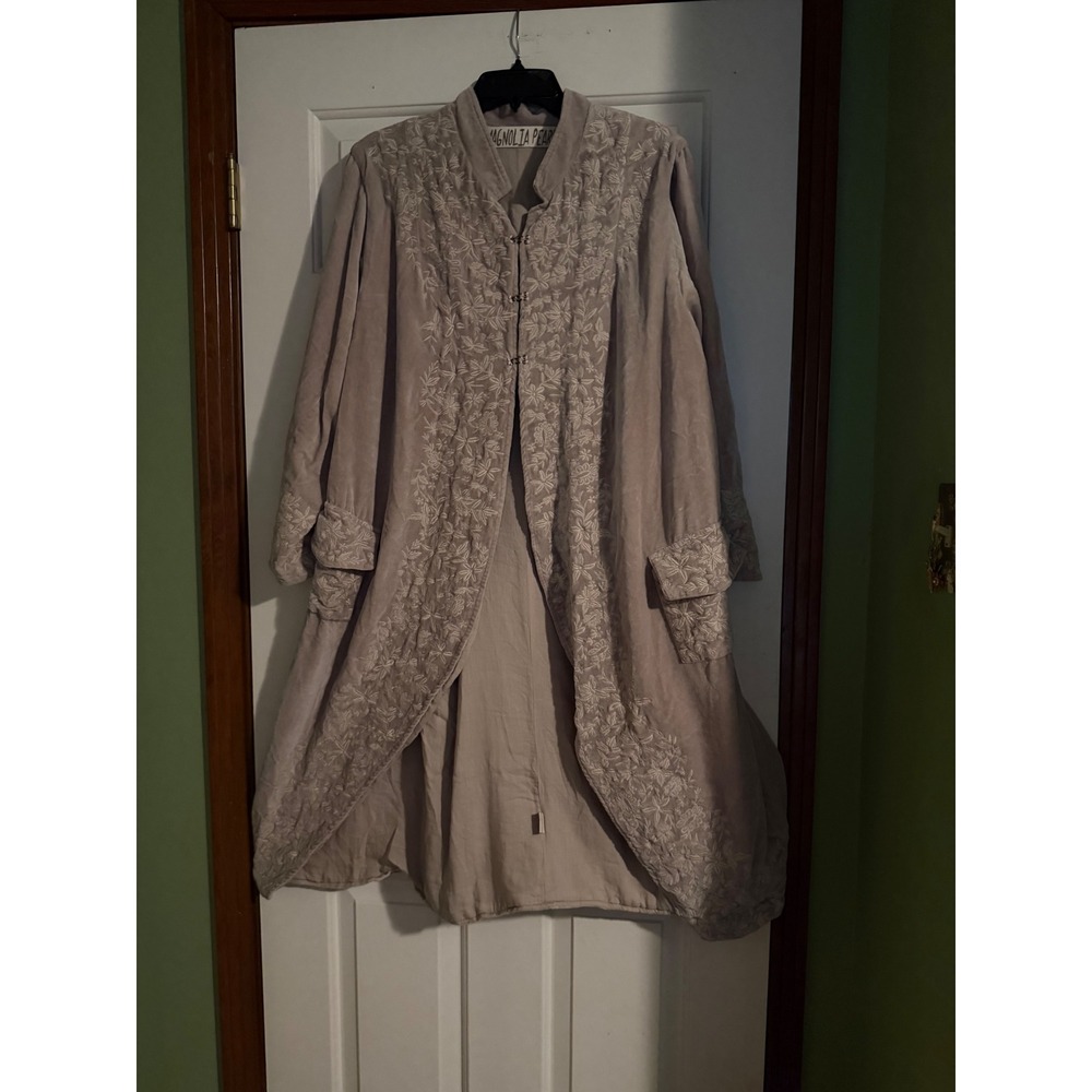 Magnolia Pearl Embroidered Velvet coat Taupe Cotton One Size - Picture 2 of 8